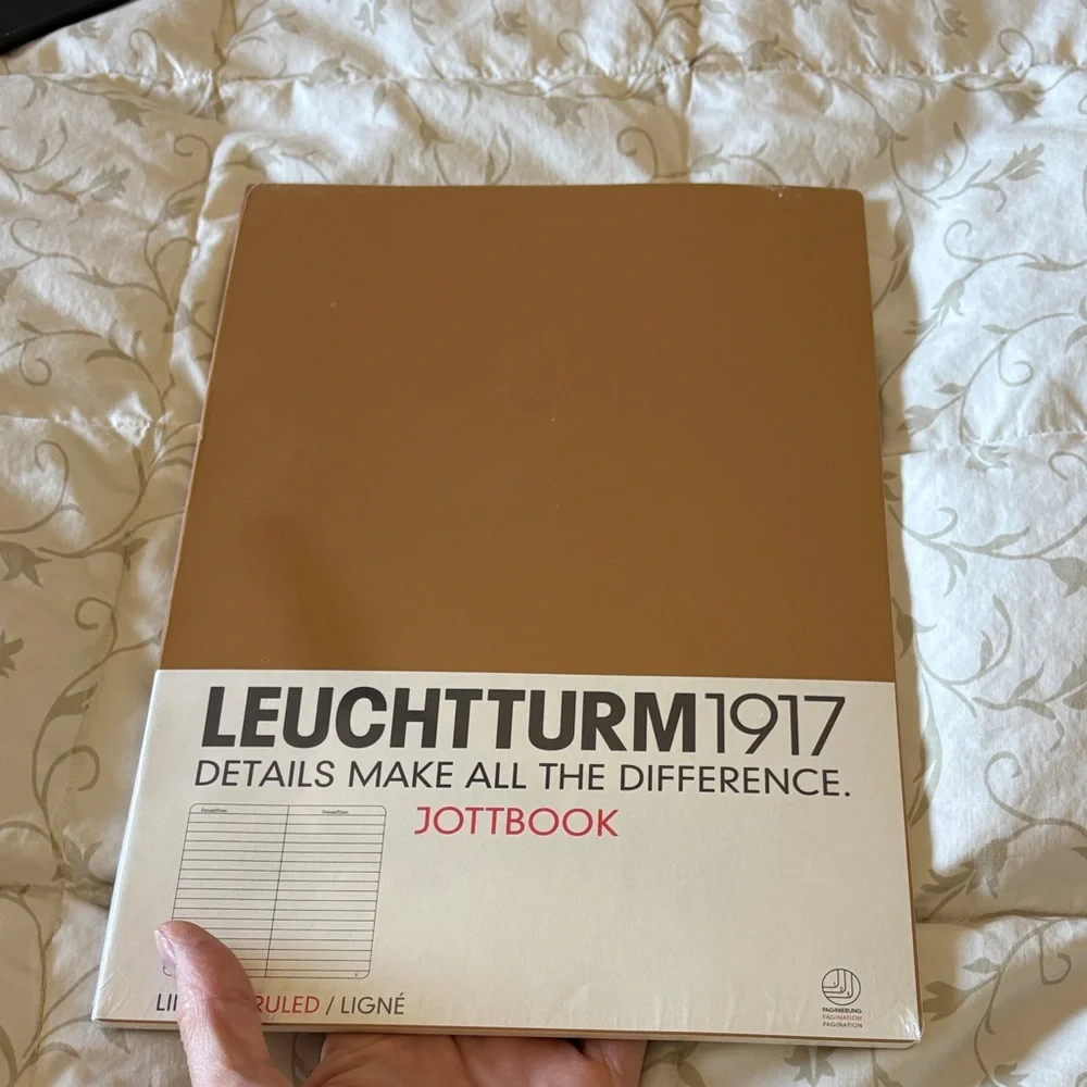 Leuchtturm Jottbook A4 (210x297) 60 pages, 16 pages perforated, ruled, caramel‎